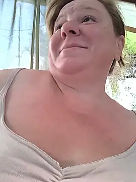Snapshot of jusichka chatting on May 21, 5:20 pm jusichka online show from May 21, 5:20 pm