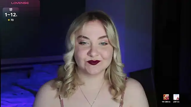 Snapshot of sensual_girrrl chatting on April 23, 11:18 pm sensual girrrl online show from April 23, 11:18 pm