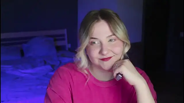 Snapshot of sensual_girrrl chatting on June 25, 12:43 am sensual girrrl online show from June 25, 12:43 am