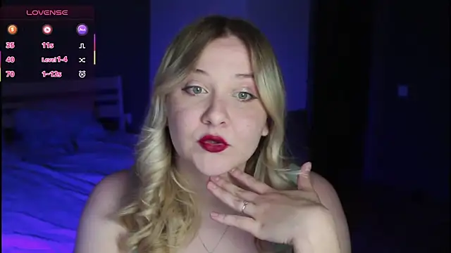 Snapshot of sensual_girrrl chatting on July 9, 12:26 am sensual girrrl online show from July 9, 12:26 am