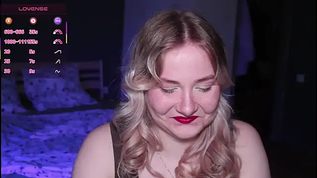 Snapshot of sensual_girrrl chatting on July 27, 11:23 pm sensual girrrl online show from July 27, 11:23 pm