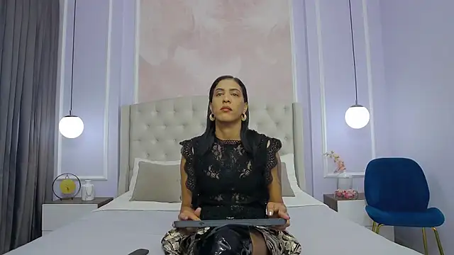 Snapshot of JoannaCox chatting on February 7, 10:52 pm JoannaCox online show from February 7, 10:52 pm