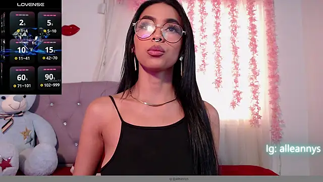 Snapshot of Alleanys_Cristal chatting on March 3, 5:29 pm Alleanys Cristal online show from March 3, 5:29 pm