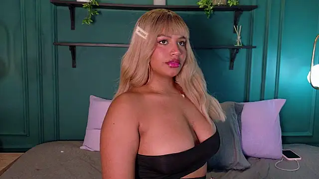 Snapshot of taylor-sexyy chatting on February 28, 12:00 am taylor-sexyy online show from February 28, 12:00 am