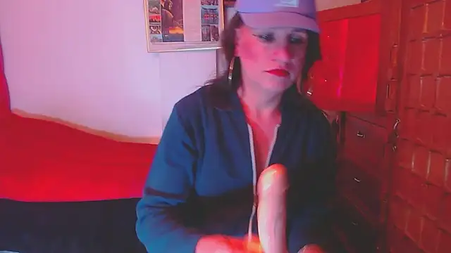 LorenJade online show from November 8, 7:30 am