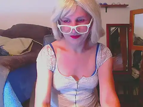 LorenJade online show from April 18, 7:45 am