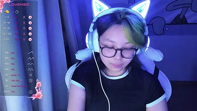 Snapshot of maydaykimmy chatting on January 16, 2:51 am maydaykimmy online show from January 16, 2:51 am