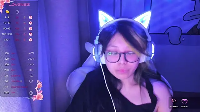 Snapshot of maydaykimmy chatting on February 14, 3:33 am maydaykimmy online show from February 14, 3:33 am