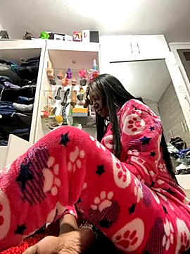 SUUKAM online show from October 4, 1:20 pm