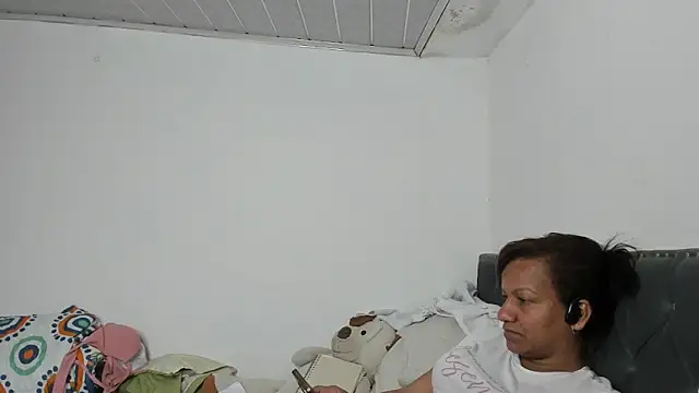 Snapshot of Laflaka22 chatting on October 2, 12:17 am Laflaka22 online show from October 2, 12:17 am