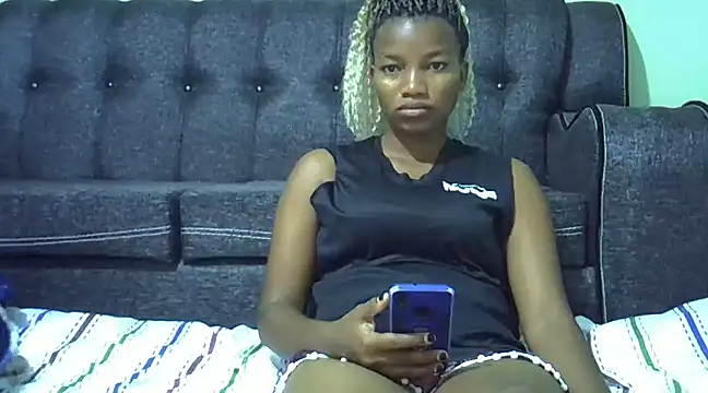 prettychoco1 online show from January 13, 7:32 am