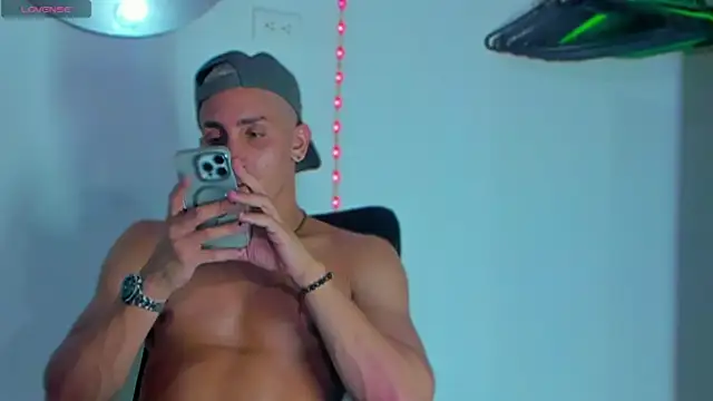 MikeRoss7777 online show from January 11, 6:56 am