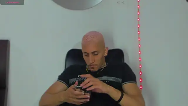 MikeRoss7777 online show from February 16, 4:20 am