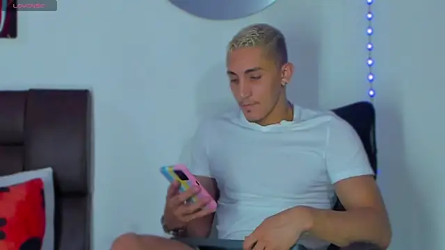 MikeRoss7777 online show from March 17, 5:01 am