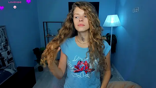 RayaNenlia online show from October 3, 5:04 am