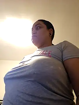 Snapshot of honeeyyy_pot chatting on March 26, 6:52 am honeeyyy pot online show from March 26, 6:52 am