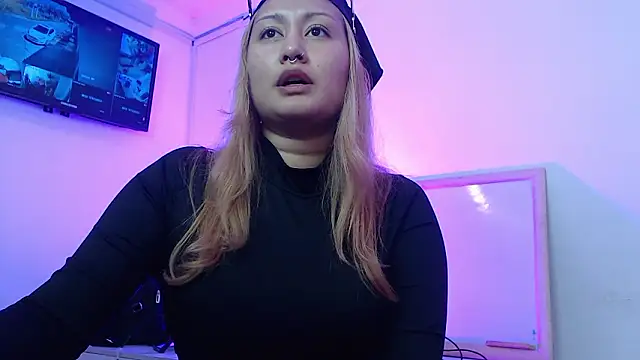 Snapshot of KorayRoussel chatting on February 28, 3:02 pm KorayRoussel online show from February 28, 3:02 pm