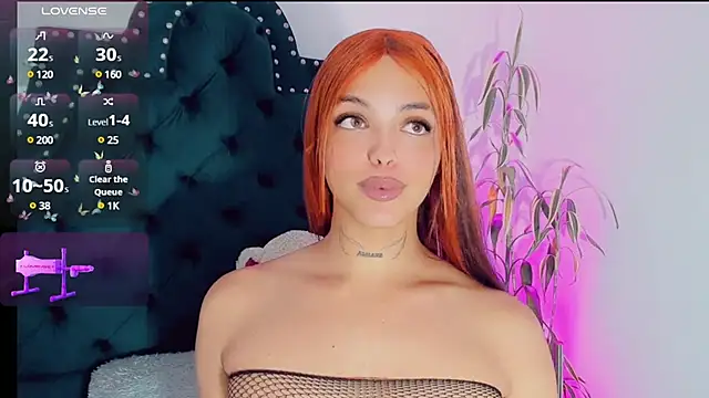 Emmaa Saenz  online show from February 13, 9:49 pm