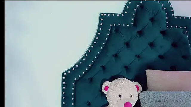 Emmaa Saenz  online show from March 9, 12:42 am