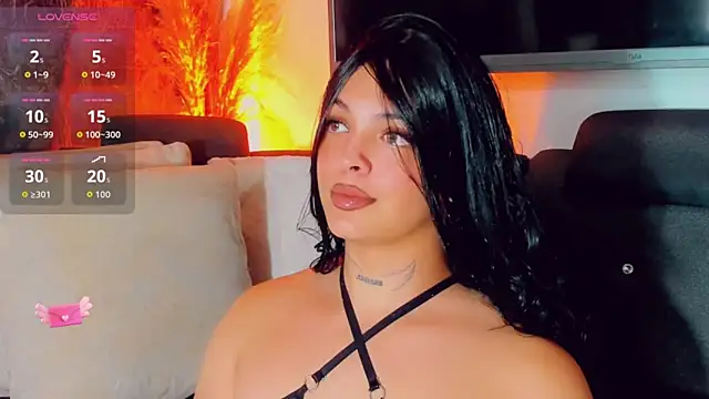 Emmaa Saenz  online show from May 23, 10:25 pm