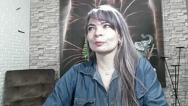 Snapshot of charlotedoll chatting on January 1, 6:15 am charlotedoll online show from January 1, 6:15 am