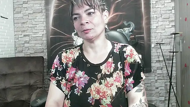Snapshot of charlotedoll chatting on February 15, 4:58 am charlotedoll online show from February 15, 4:58 am
