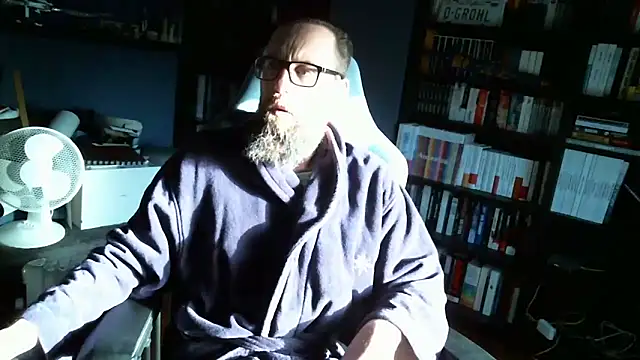 Snapshot of MeSteff chatting on December 28, 9:42 am MeSteff online show from December 28, 9:42 am