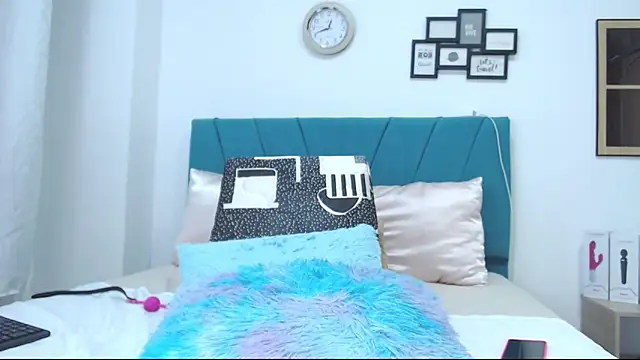 Snapshot of kamila_lopez chatting on January 6, 12:48 am kamila lopez online show from January 6, 12:48 am