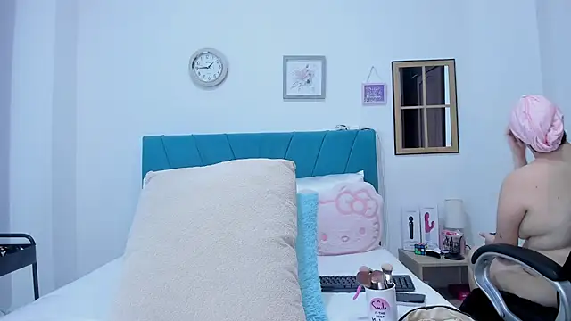 kamila lopez online show from April 13, 9:09 pm