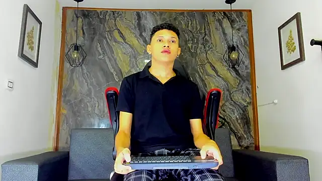Snapshot of liam_genner_ chatting on January 29, 7:43 pm liam genner online show from January 29, 7:43 pm