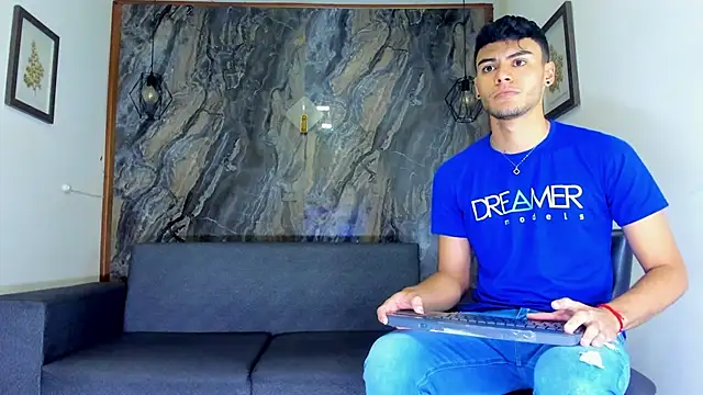 Snapshot of liam_genner_ chatting on January 31, 7:40 pm liam genner online show from January 31, 7:40 pm