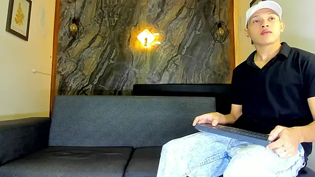 Snapshot of liam_genner_ chatting on February 7, 7:49 pm liam genner online show from February 7, 7:49 pm