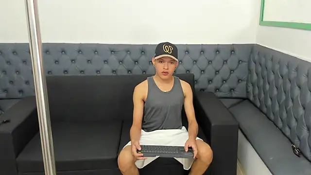 Snapshot of liam_genner_ chatting on March 16, 8:00 pm liam genner online show from March 16, 8:00 pm