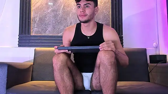 Snapshot of liam_genner_ chatting on October 10, 8:19 pm liam genner online show from October 10, 8:19 pm