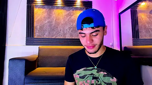 Snapshot of liam_genner_ chatting on October 12, 8:52 pm liam genner online show from October 12, 8:52 pm
