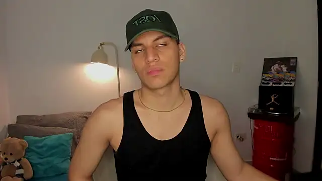 Snapshot of Curlblue chatting on January 31, 11:58 pm Curlblue online show from January 31, 11:58 pm