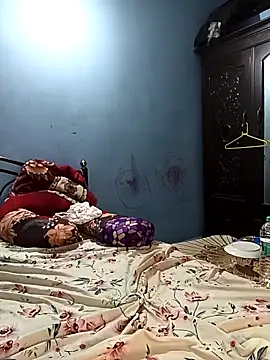 Snapshot of HottyOlly chatting on November 1, 11:01 am HottyOlly online show from November 1, 11:01 am