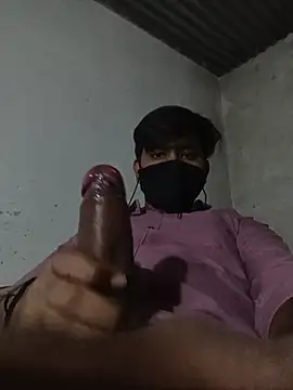 Snapshot of Pussy_lover_33 chatting on February 28, 3:35 pm Pussy lover 33 online show from February 28, 3:35 pm