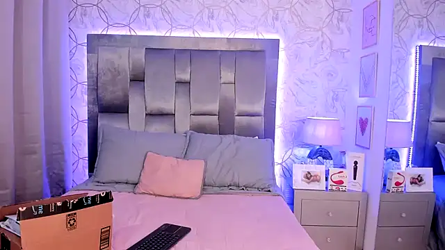 Snapshot of EmmaWeest chatting on January 13, 7:31 pm EmmaWeest online show from January 13, 7:31 pm