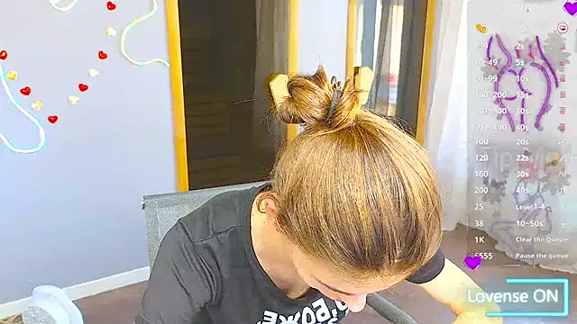 EmmyGreans online show from March 1, 9:40 am