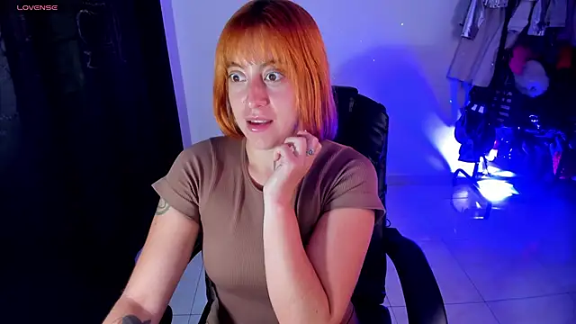 Snapshot of Violetaarey chatting on June 30, 9:38 pm Violetaarey online show from June 30, 9:38 pm
