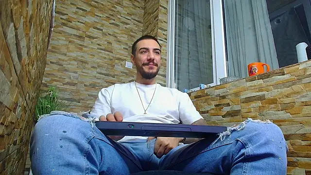 Snapshot of AndrewBanner chatting on January 15, 4:57 am AndrewBanner online show from January 15, 4:57 am