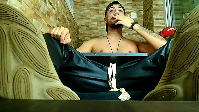 Snapshot of AndrewBanner chatting on January 23, 5:02 am AndrewBanner online show from January 23, 5:02 am