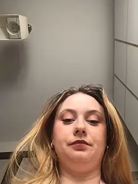 chloetarducci online show from March 6, 7:10 pm