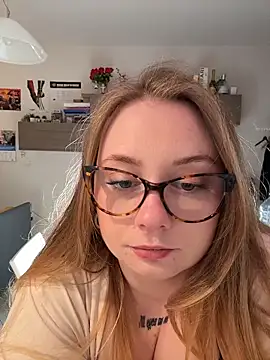 chloetarducci online show from March 13, 6:25 pm