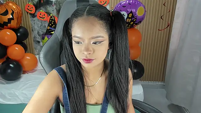Snapshot of Lili_16 chatting on October 20, 11:10 am Lili 16 online show from October 20, 11:10 am