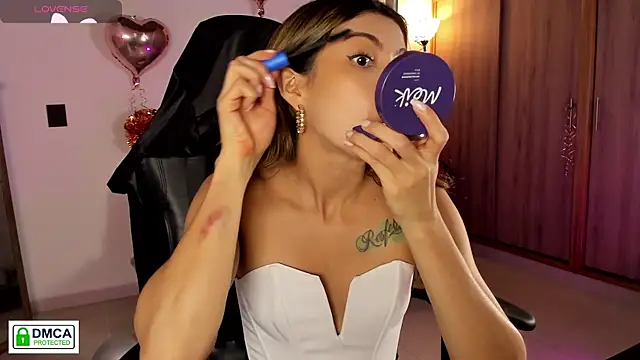 Snapshot of Lilabril chatting on April 13, 2:44 pm Lilabril online show from April 13, 2:44 pm