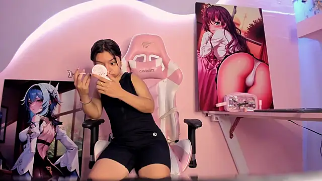 CharlotteMuller online show from March 31, 8:42 pm