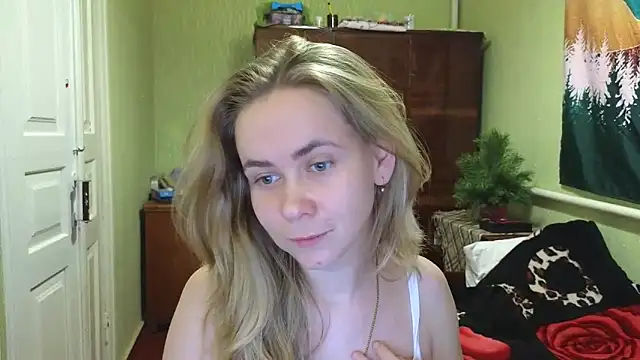 Riley Roo online show from December 19, 5:08 pm