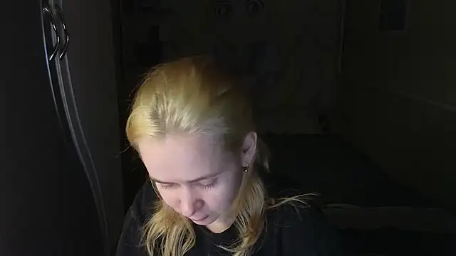 Riley Roo online show from January 11, 4:34 pm